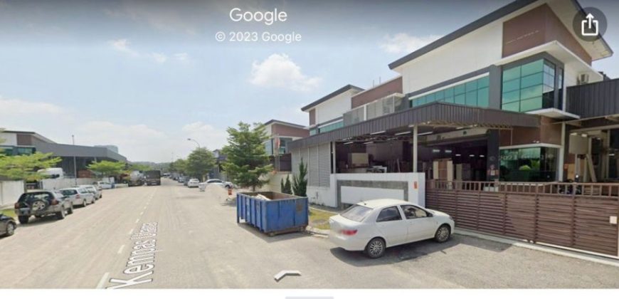 Kempas Utama – 1.5 Storey Corner Cluster Factory – FOR RENT