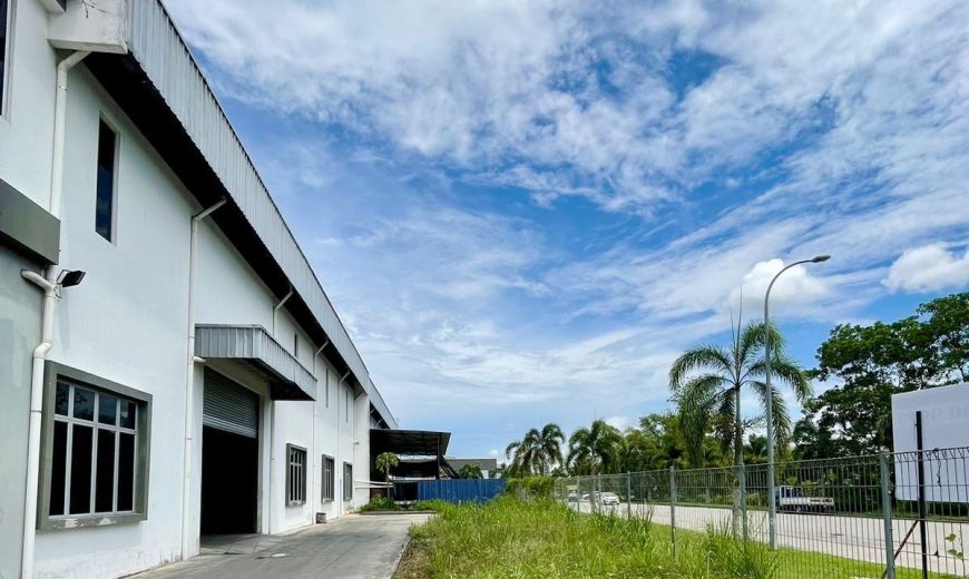 Desa Cemerlang – 1.5 Storey Corner Cluster Factory – FOR RENT