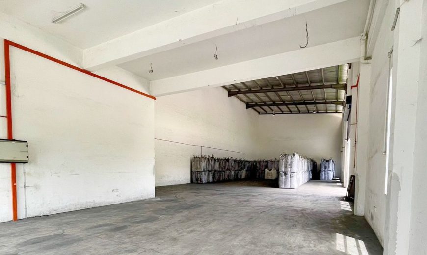 Desa Cemerlang – 1.5 Storey Corner Cluster Factory – FOR RENT