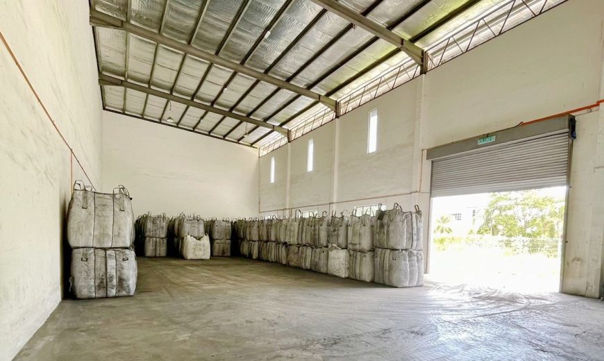 Desa Cemerlang – 1.5 Storey Corner Cluster Factory – FOR RENT