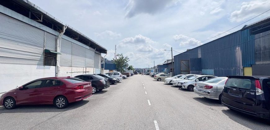 Taman Universiti – 1.5 Storey Semi Detached Factory – FOR SALE