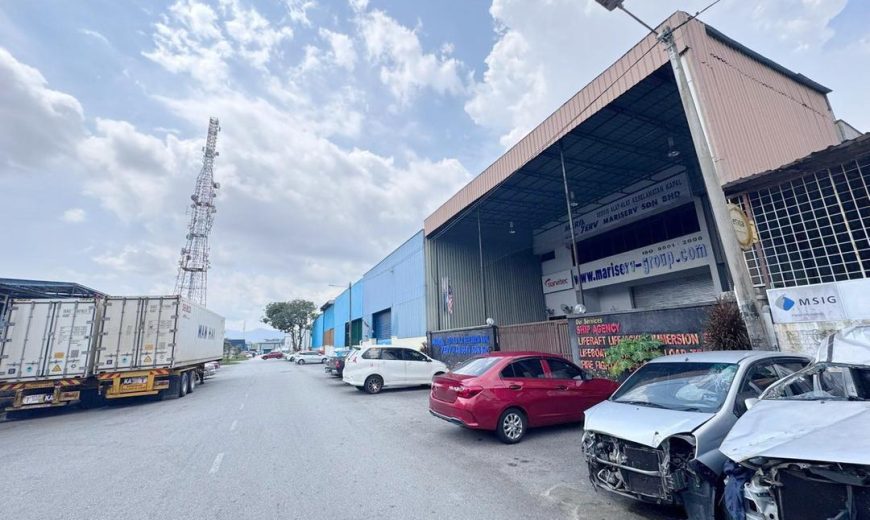 Taman Universiti – 1.5 Storey Semi Detached Factory – FOR SALE