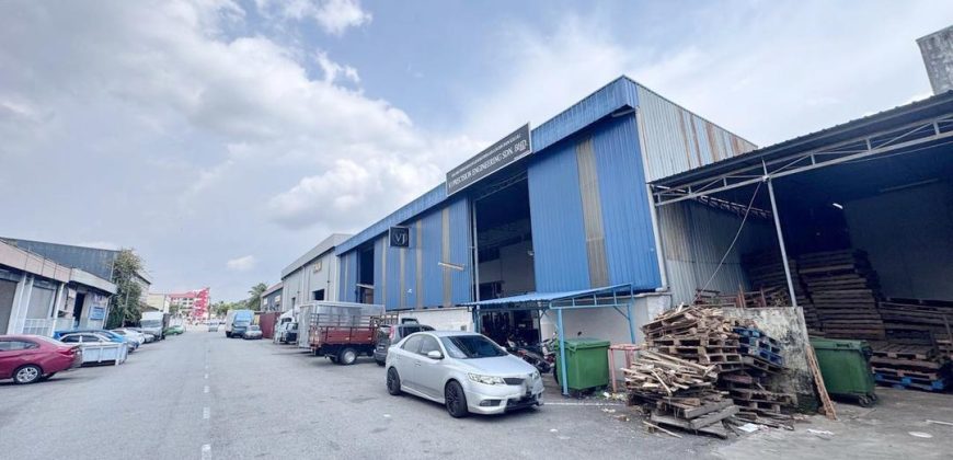Taman Universiti – 1.5 Storey Semi Detached Factory – FOR SALE