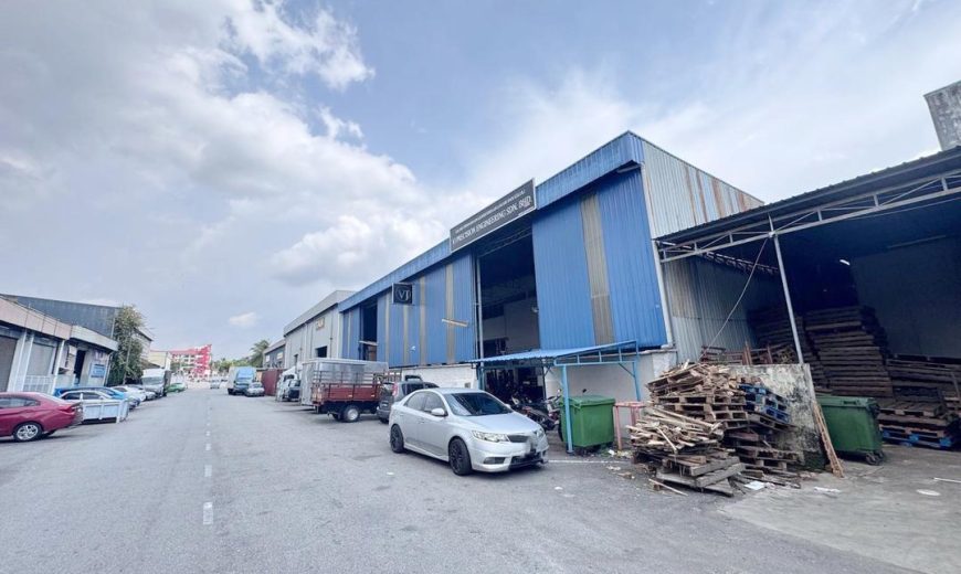 Taman Universiti – 1.5 Storey Semi Detached Factory – FOR SALE
