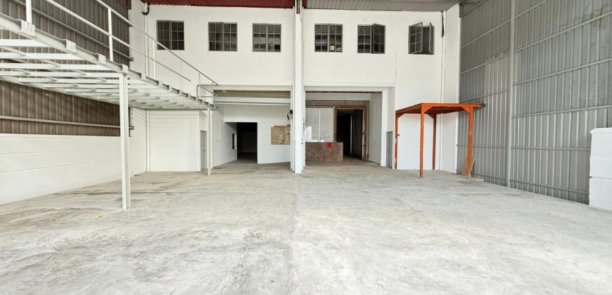 Mount Austin Industrial – 1.5 Storey Terrace Factory – FOR RENT