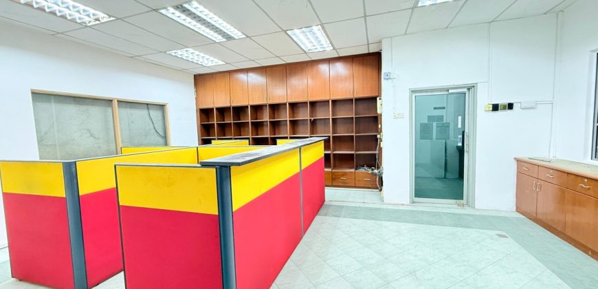 Mount Austin Industrial – 1.5 Storey Terrace Factory – FOR RENT