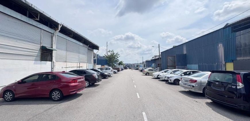 Taman Universiti – 1.5 Storey Semi Detached Factory – FOR RENT